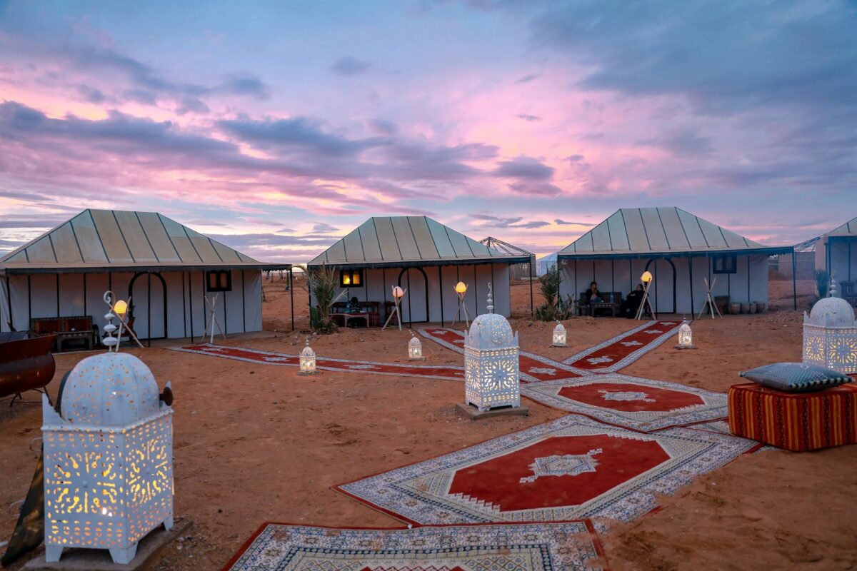 Campement bivouac dans le désert du Maroc